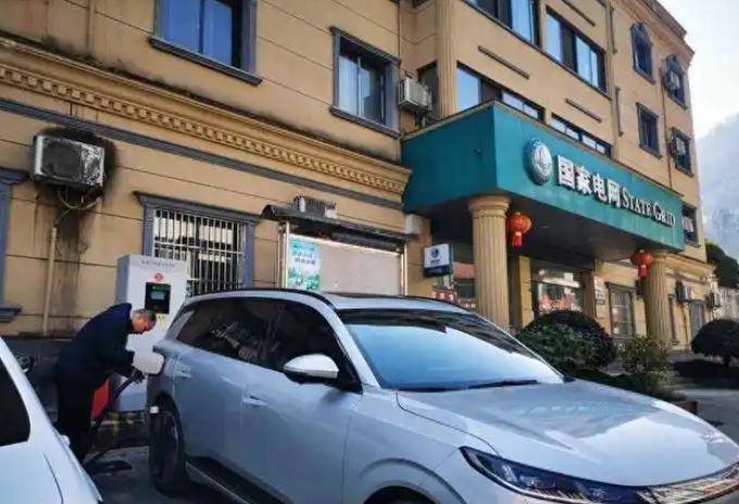 春节新能源汽车出行热，湖北高速充电量同比劲增 24.10%