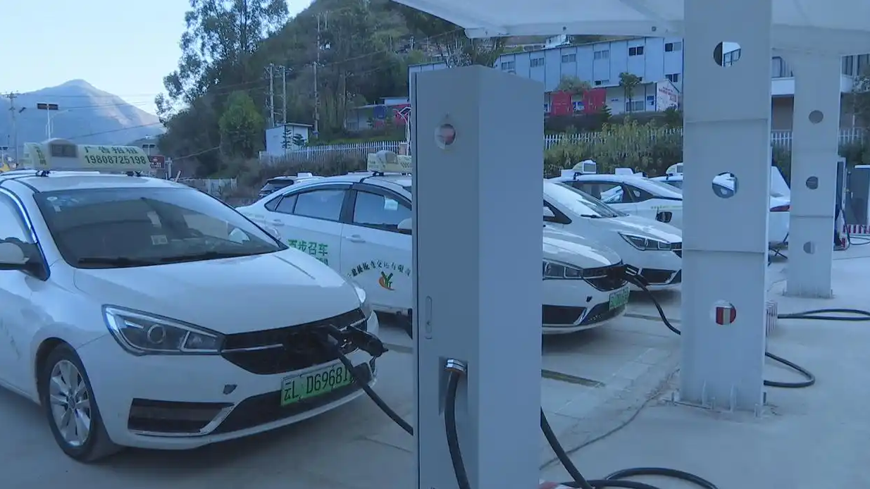 云龙:加快充换电设施建设 为绿色出行“续航” 云龙:加快充换电设施建设 为绿色出行“续航”