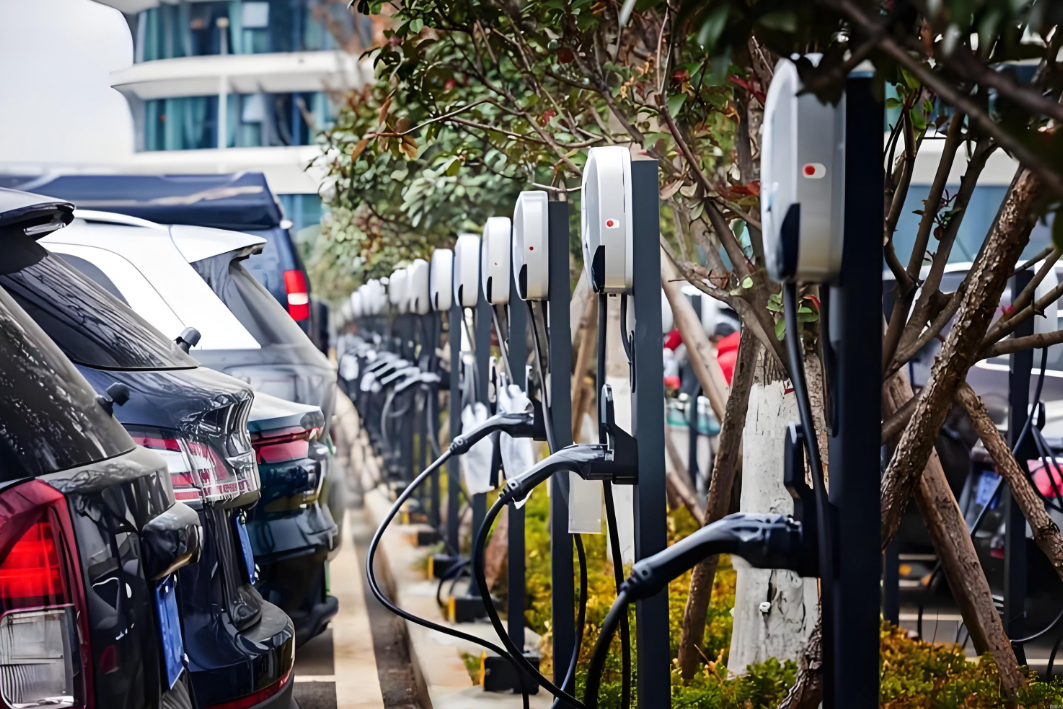 国家能源局：2025年10月中国充电桩1864.5万个，同比增长54%