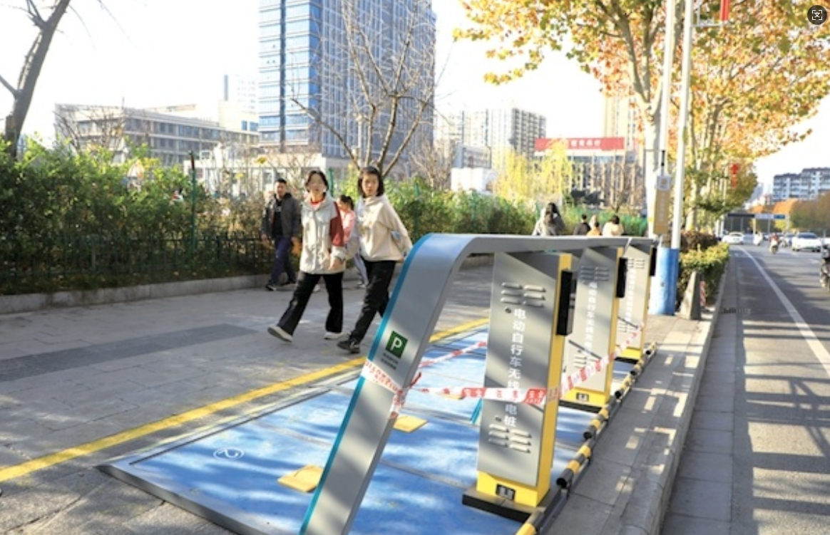 电动自行车无线充电桩现身上海路 电动自行车无线充电桩现身上海路