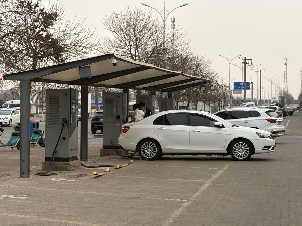 马年春节实探五省充电桩现状:“充电焦虑”正向“充电自由”切换,三四线城市价格更低,低温地区仍待突破 马年春节实探五省充电桩现状:“充电焦虑”正向“充电自由”切换,三四线城市价格更低,低温地区仍待突破